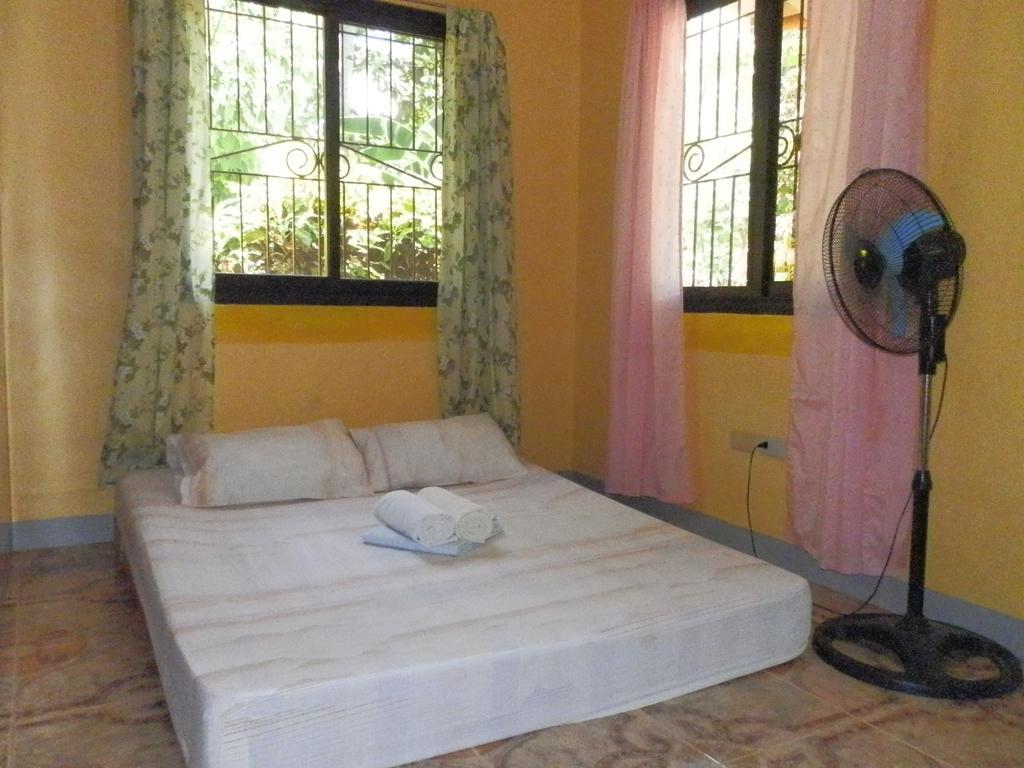 Sabang Bungalow House Пуерто Галера Екстериор снимка